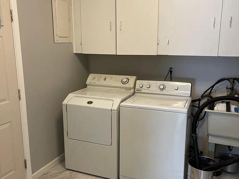 27036 Vance St — Photo 8