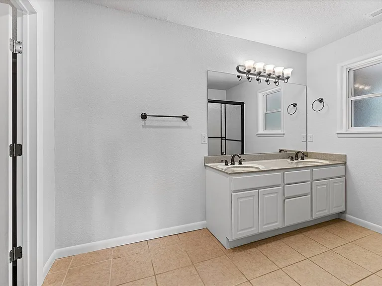 1666 Oakland Ave — Photo 22