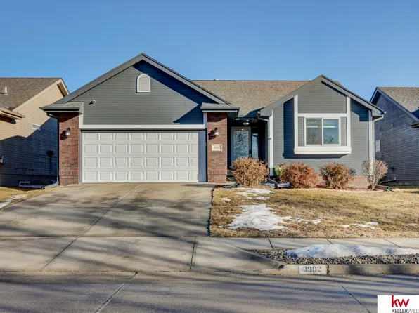 3902 Heartland Dr, Bellevue, NE 68123