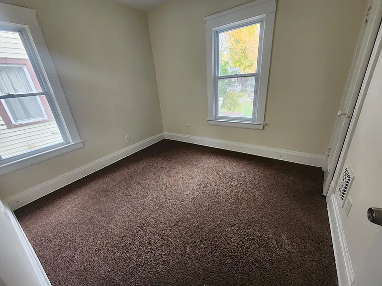 9013 Kempton Ave — Photo 10