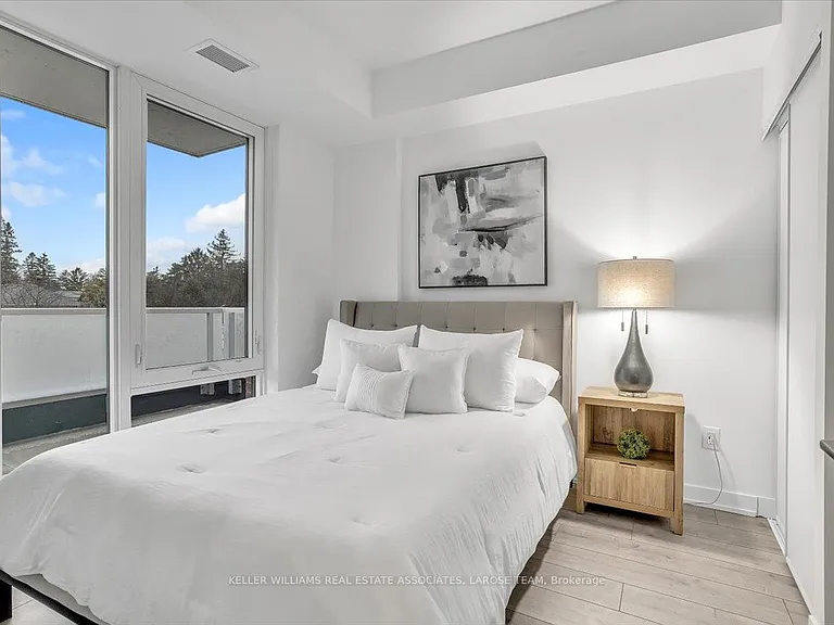 215 Lakeshore Rd W #205 — Photo 8