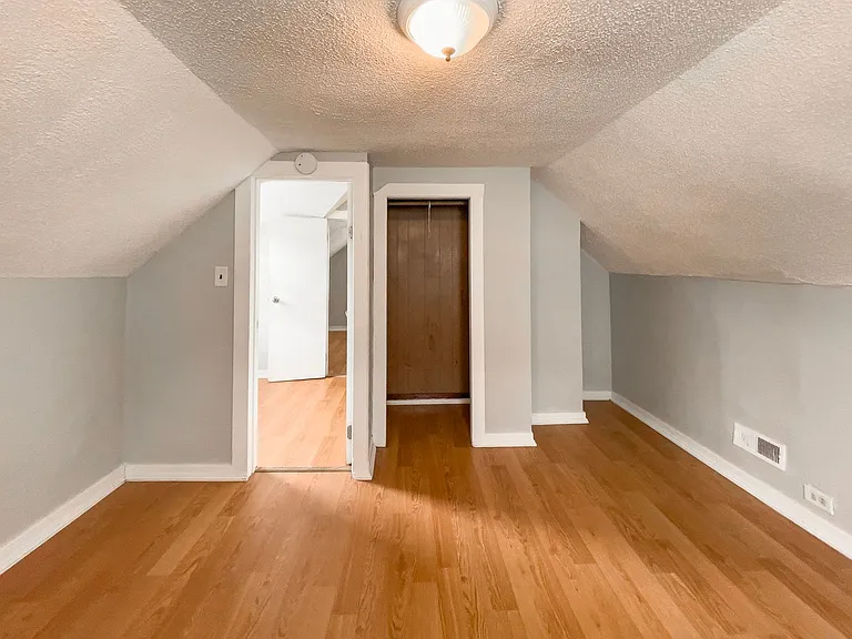 2217 S Jefferson St — Photo 9