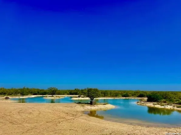IH N 35, Pearsall, TX 78061