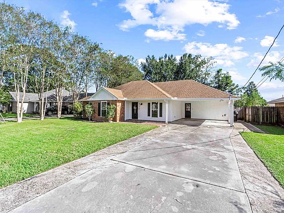 2nd image of 40143 Autumn Breeze Ave
