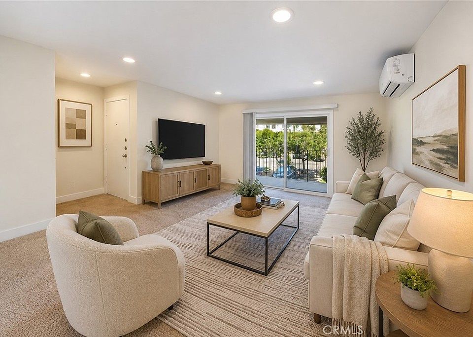 1st image of 11138 Aqua Vista St APT 19