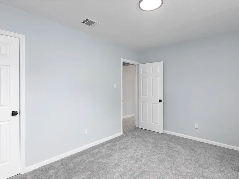 3205 Stallings Dr — Photo 8