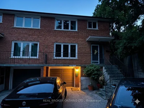 14 Gooch Ct, Toronto, ON M6S 2N8