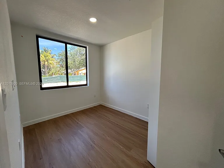 19440 SW 125th Ave #0 — Photo 8
