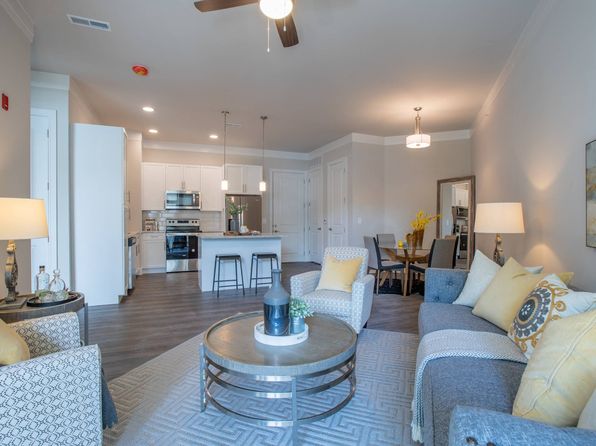 226 E Lockwood Ave #305