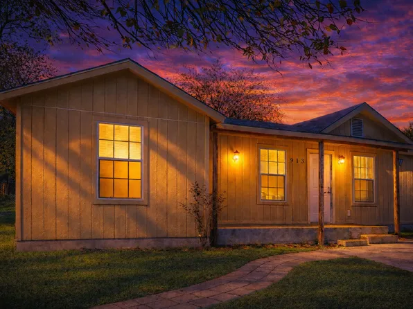 911 Renfro Dr, White Settlement, TX 76108