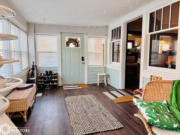 4th image of 809 S 4th St