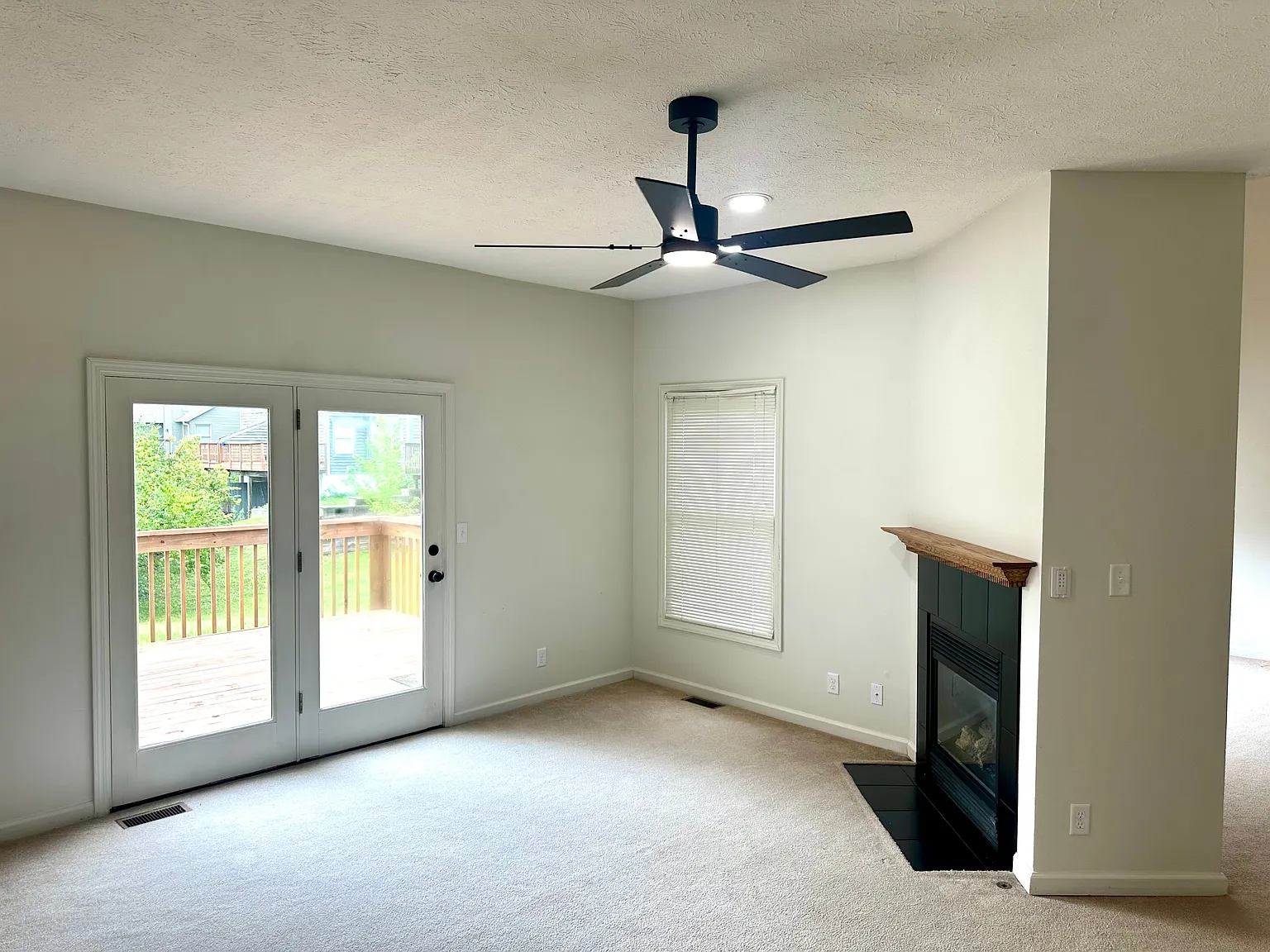 3 bed, 2.5 bath, 2000 sqft, $1,900 — Photo 2
