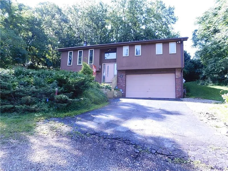 320 Lennox Dr photo 1
