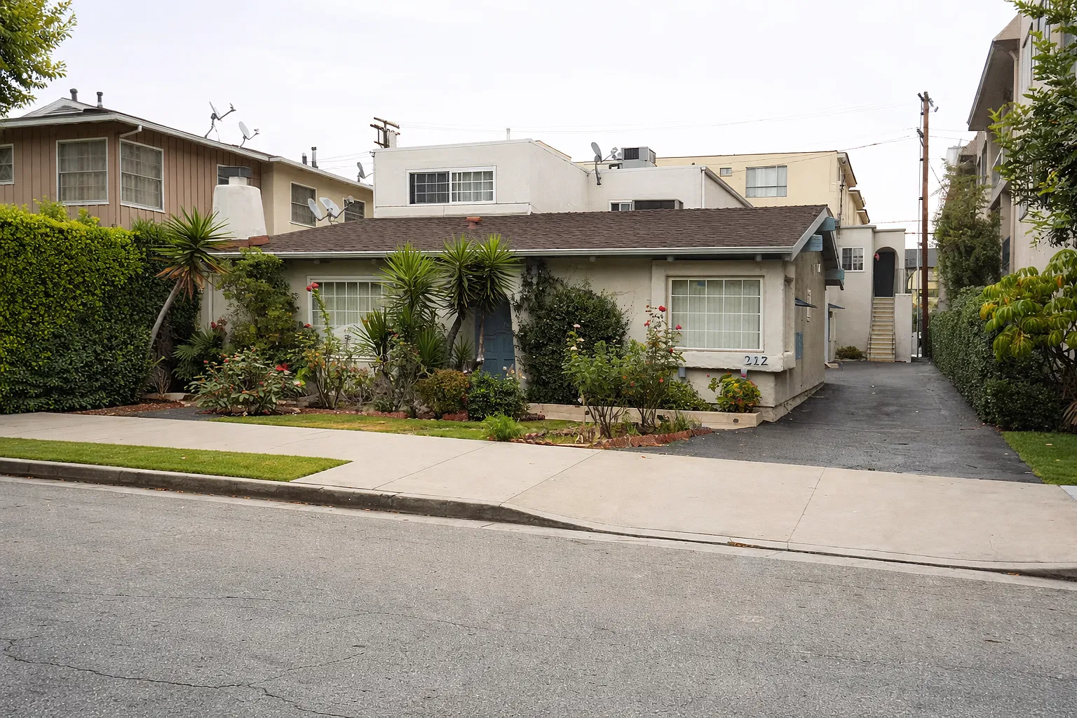 3 bed, 1250 sqft, $4,100 — Photo 2