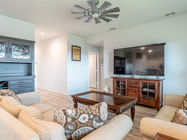 705 Basteen Ln, Justin, TX 76247