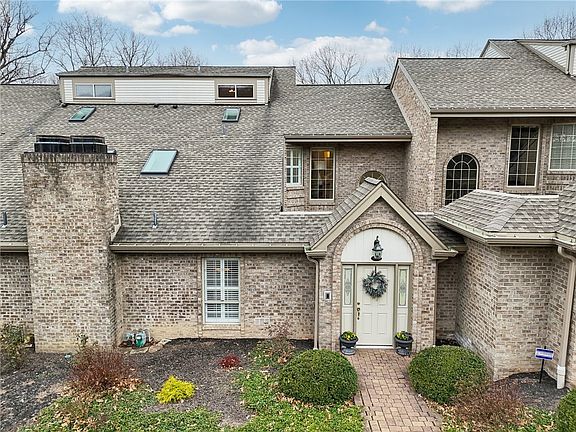 2nd image of 609 Essex Ct