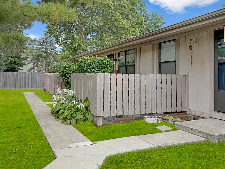 Ridgewood Court — Photo 24
