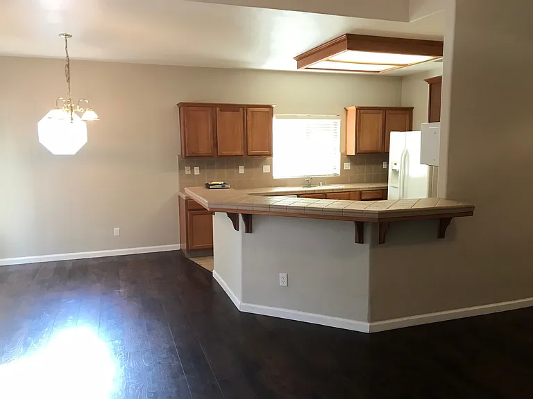 1217 Florence Ave — Photo 6