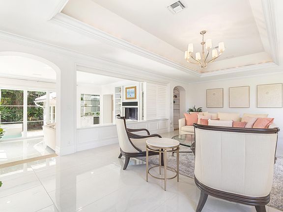 3rd image of 216 Bahama Ln