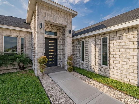 4th image of 1805 Versailles Dr