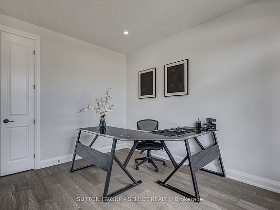 3rd image of 383 Daventry Way #77