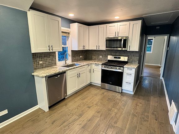 3rd image of 651 S Oakland Ave