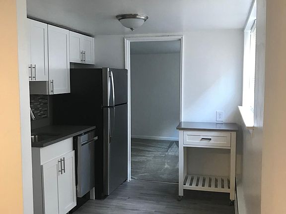 2nd image of 8033 Elberon Ave #I