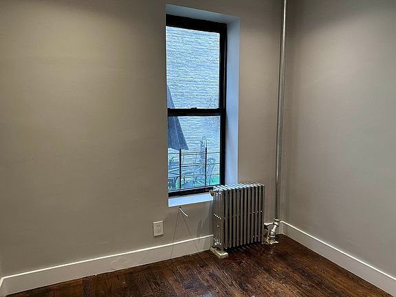 4th image of 311 E 109th St
