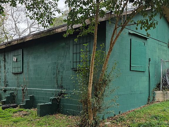 5th image of 1061 Hillyer Ave