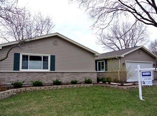 1445 W Stone Harbor Dr, Hoffman Estates, IL 60192