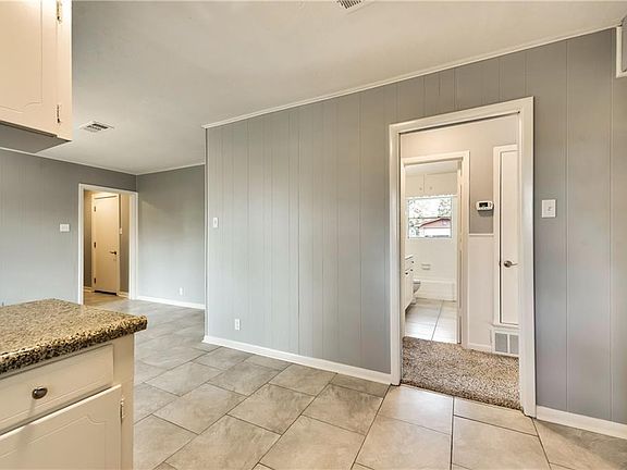 5th image of 1713 Lyndale Dr