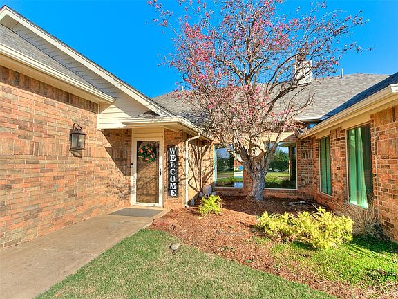 5th image of 1121 Silver Oaks Dr