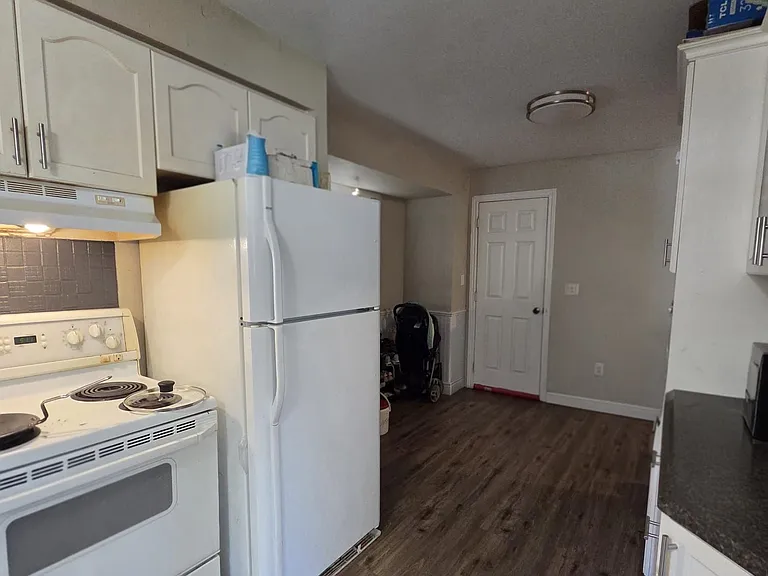 287 Portsmouth Cres E — Photo 8