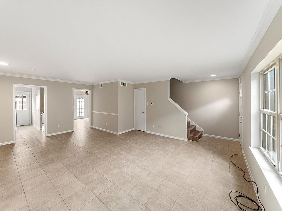 1st image of 515 Tallowood Rd Unit 23