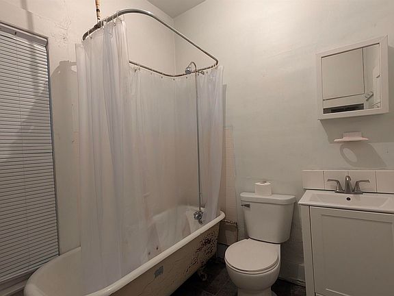 5th image of 1020 Peach St