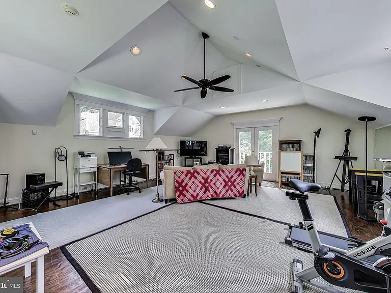 5809 Grosvenor Ln — Photo 29
