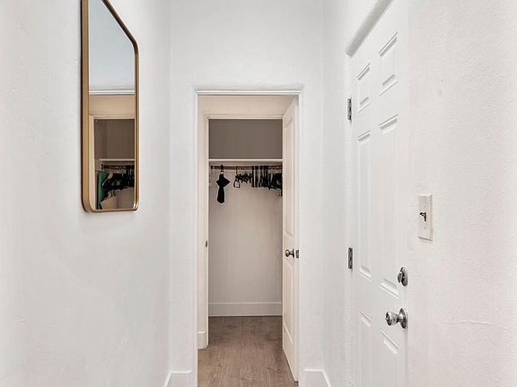 4th image of 829 S La Brea Ave #4