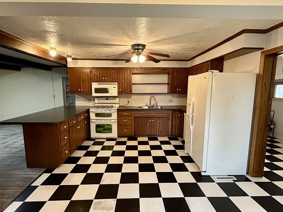 1st image of 2742 Walnut St