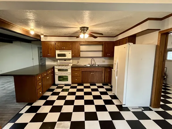 2742 Walnut St, Millersburg, OH 44654