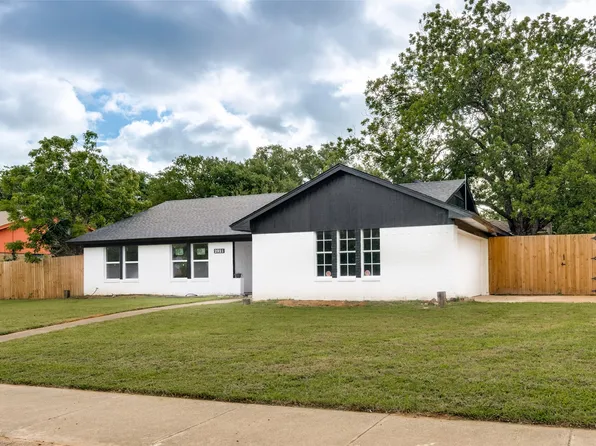 2921 Hitson Ln, Fort Worth, TX 76112