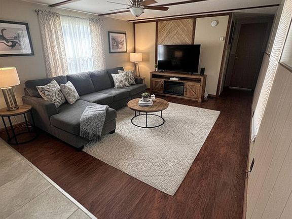 4th image of 605 N 20th St Space 14
