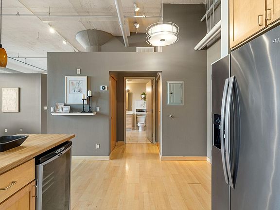 5th image of 1901 E Hennepin Ave Unit 105