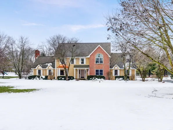 36W671 W Ridgewood Ln, St Charles, IL 60175