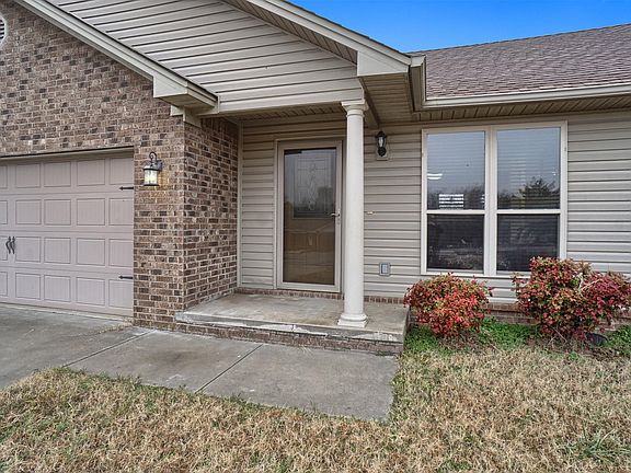 4th image of 256 Crestpointe Dr