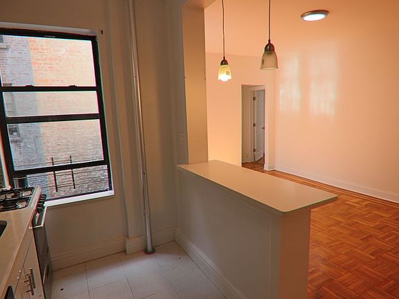 3rd image of 19 Cumming St APT 3E