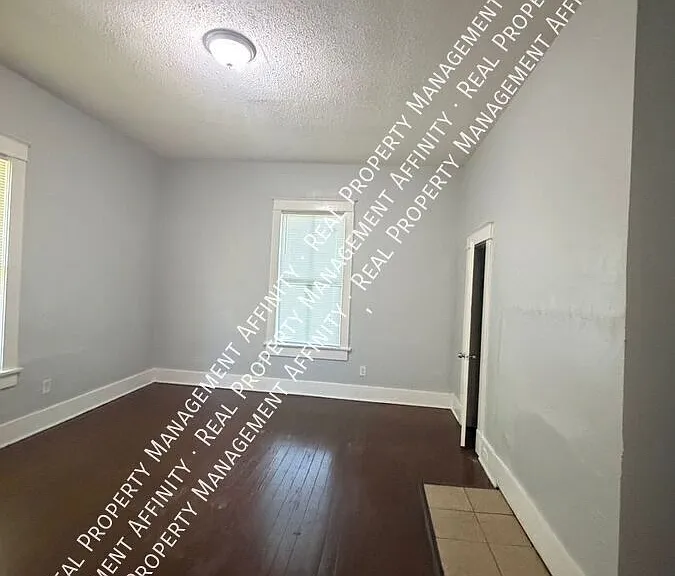 795 Roanoke Ave — Photo 15
