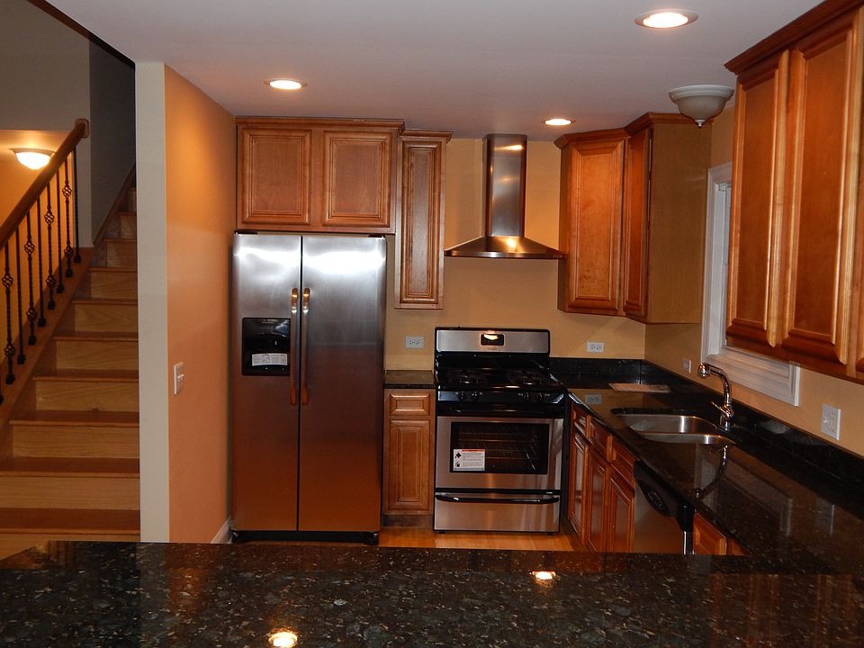 Gourmet kitchen