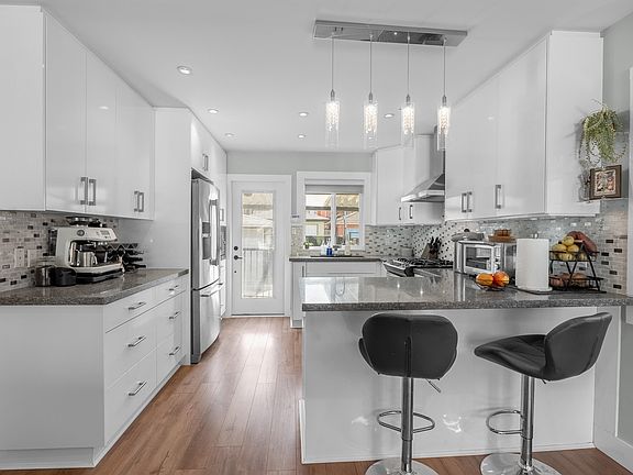 5th image of 2576 E 27th Ave