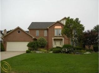1433 Burhaven Dr, Rochester Hills, MI 48306