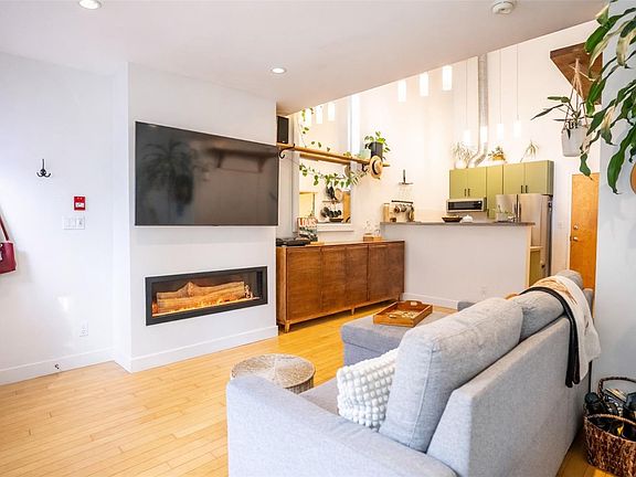 3rd image of 797 Tyee Rd #4